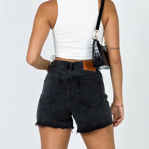 Xena short - Picture 4 of 5